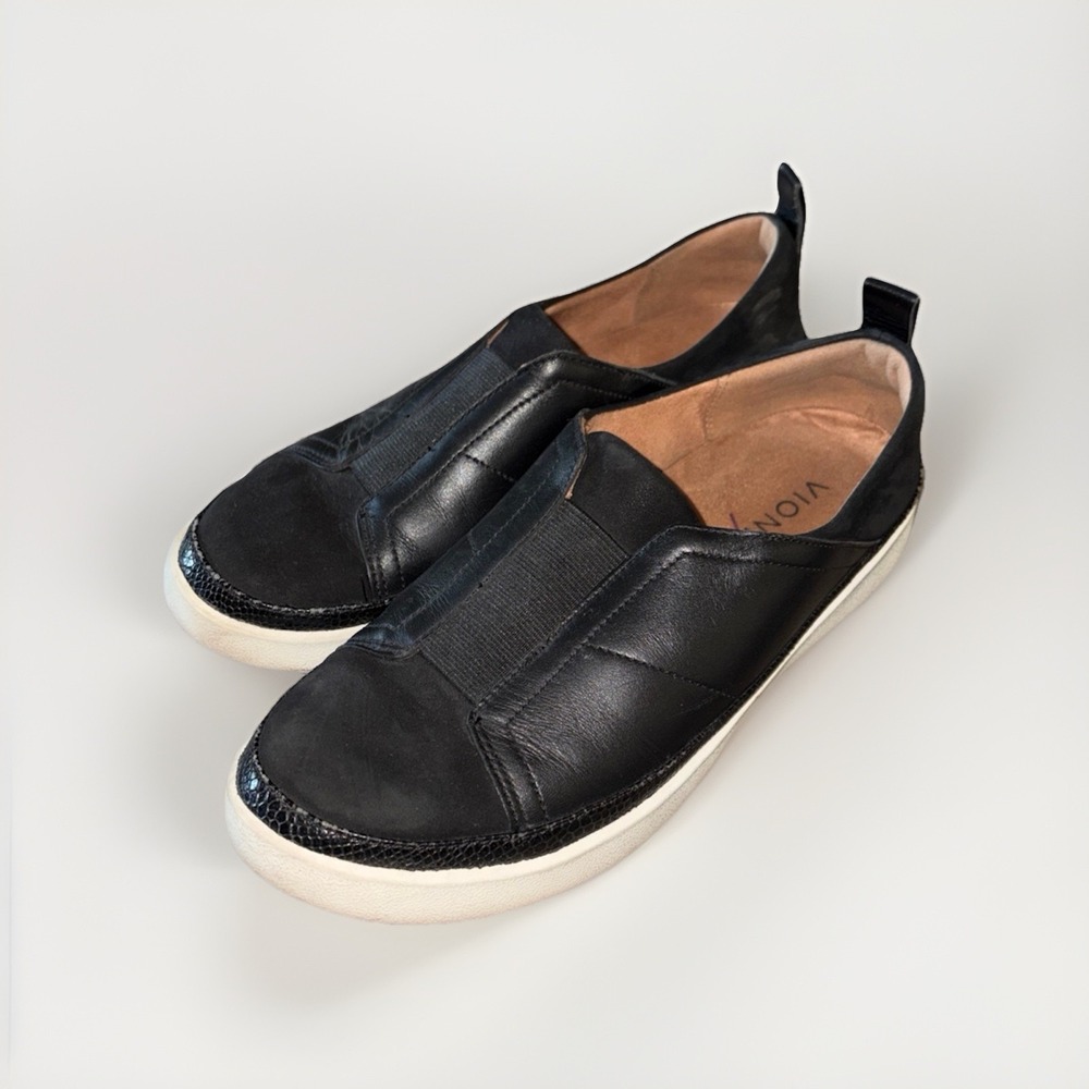 Vionic Slip-On Loafers Zinah Women's Sz 7 Black Leather Casual Sneakers Shoes